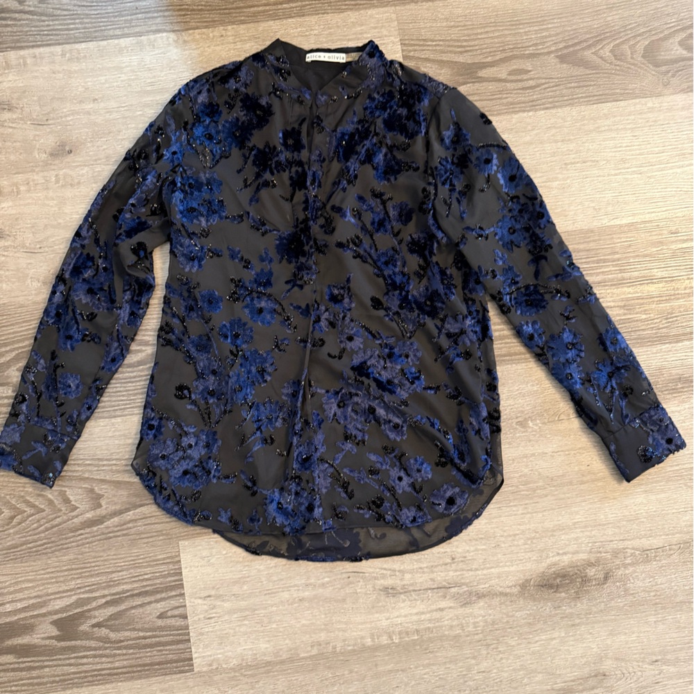 Alice + Olivia Black and Blue Graphic Long Sleeve Button Down